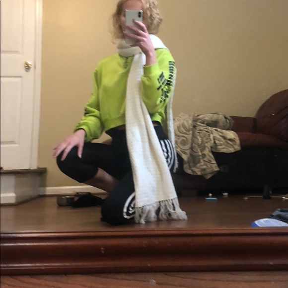 White Scarf - Picture 3 of 4